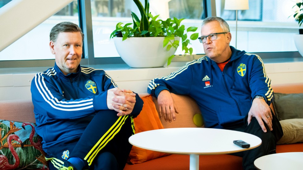 De leder landslaget till 2024. Assisterande förbundskapten Peter Wettergren, till höger, har precis som förbundskaptenen Janne Andersson förlängt kontraktet till över EM om fyra år. Arkivbild.