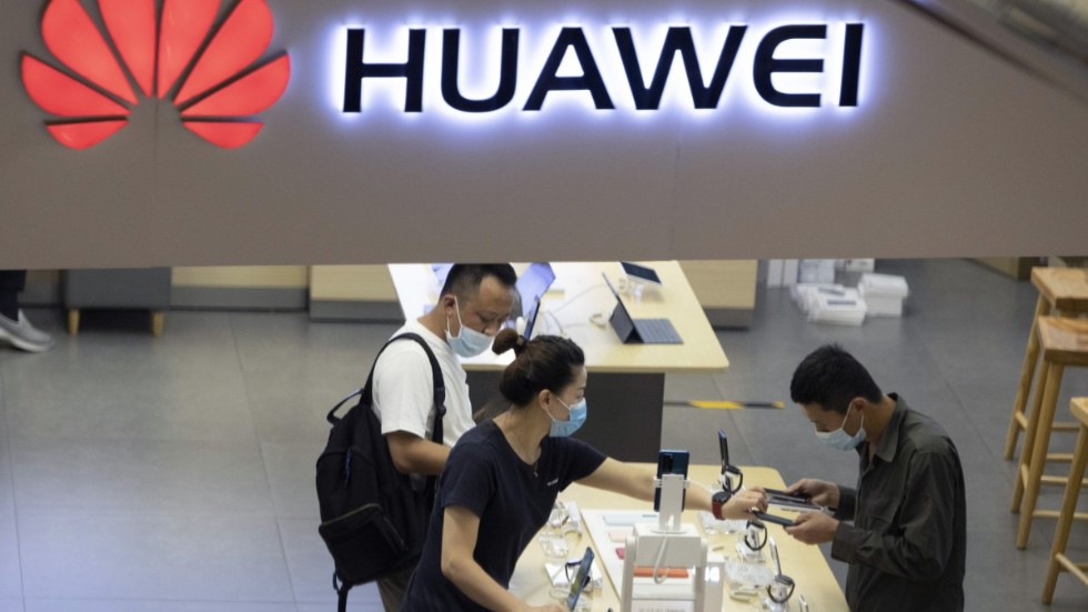 Kinesiska Huawei och den mindre konkurrenten ZTE har portats som underleverantörer till de operatörer som vill bygga upp Sveriges 5G-nät. Arkivbild