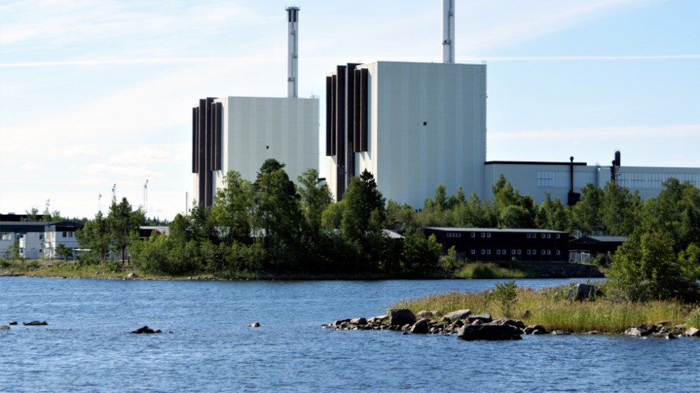 Här syns Forsmark reaktor 1 och 2. Måns Hagberg pläderar för att slutförvaret för svenskt kärnbränselavfall ska byggas just här. 