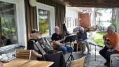 Uppskattad sommarmusik på Arjeplogs äldreboenden: "De äldre behöver det här"