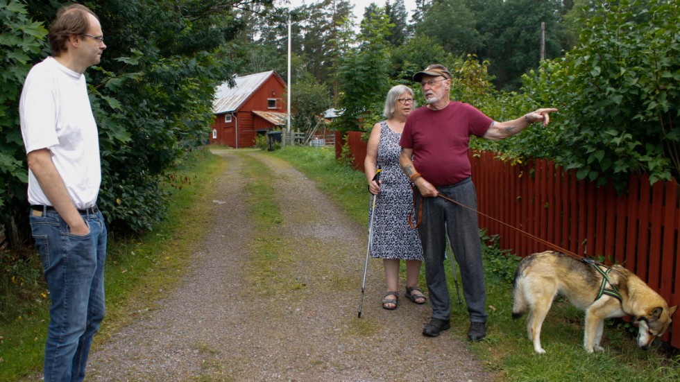 Calle Ljungberg, är ordförande för Emådalens naturskyddsförening som hyr ut Ingvarsgården till Ingela och Kent Zingmark.