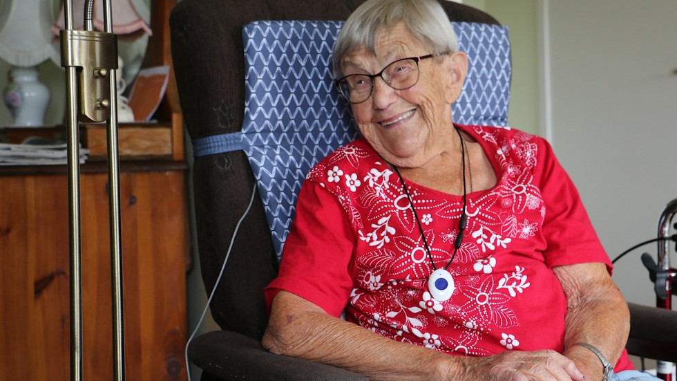 "Tack gode gud". Maj-Britt Ekström, 98, blev jätteglad över beskedet att det blir tätare med utflykter framöver. "Det är så roligt att komma ut och se så mycket vackert det finns"