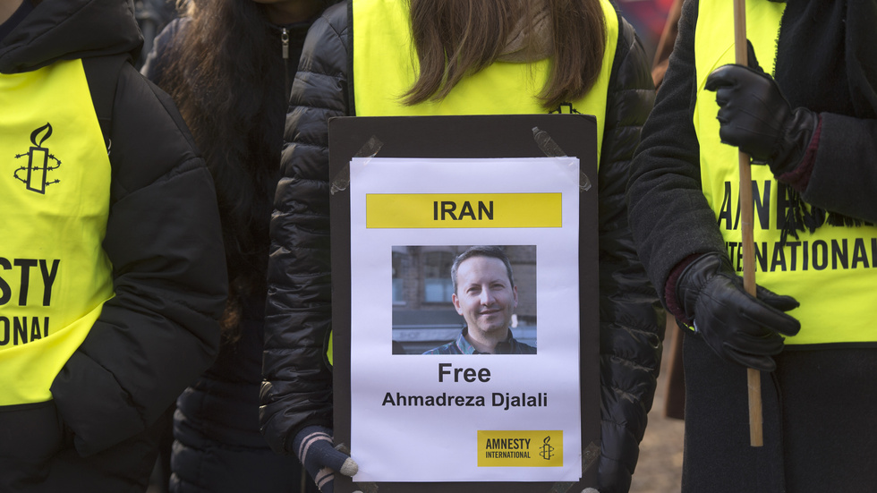 Demonstration utanför Irans ambassad på Lidingö 2017 för den dödsdömde svenskiranske forskaren Ahmadreza Djalali. Arkivfoto.