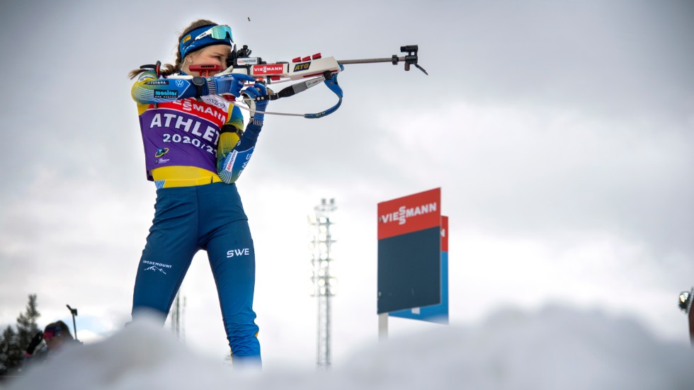 Stina Nilsson under förberedelserna inför sin världscupdebut i skidskytte i Östersund.