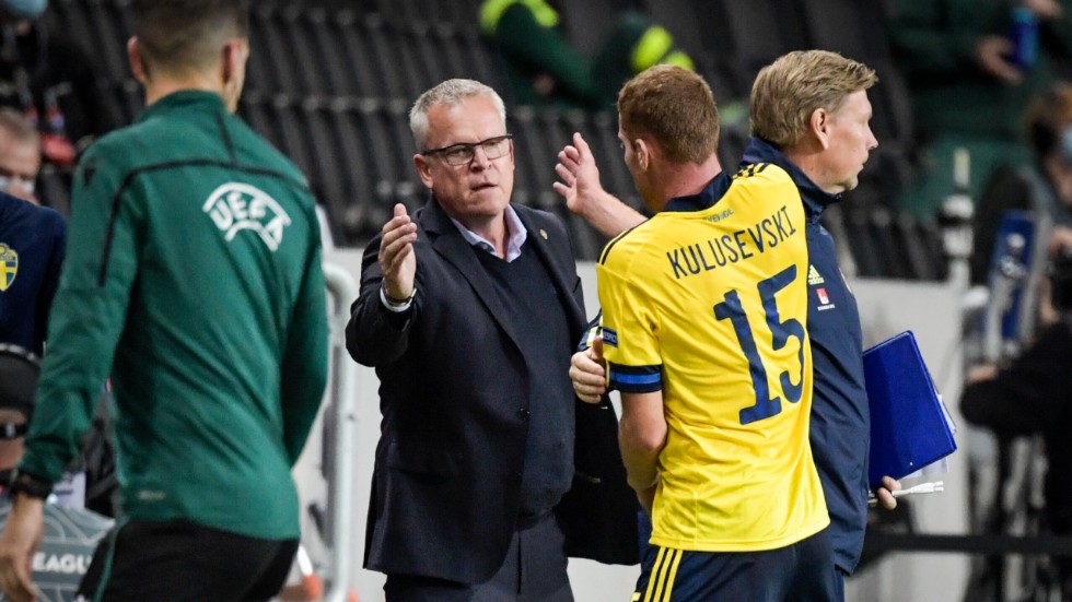 Janne Andersson tackar Dejan Kulusevski för jobbet mot Portugal i Nations League i höstas. Arkivbild