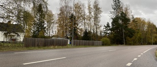Katrineholmskvinna körde rattfull, utan körkort och med knivar i bilen – döms till fängelse
