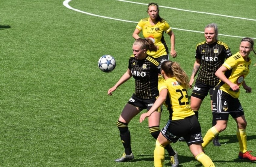 En majoritet av fotbollslagen i Småland vill spela dubbelmöten i seriespelet.