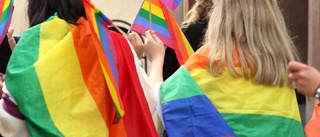 Vändningen: Pridetåget får gå på Drottninggatan • Spårvagnstrafiken stoppas: "Det blir besvärligt för våra kunder"