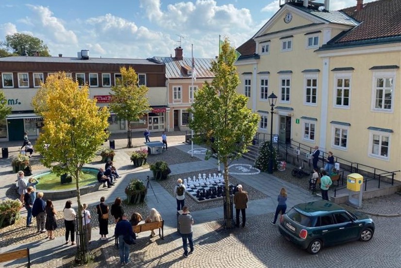 Den första ceremonin för att uppmärksamma dagen för suicidprevention hölls på torget i Vimmerby. Ett 30-tal personer från olika organisationer och berörda Vimmerbybor samlades.