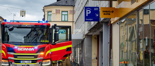 Stort pådrag vid garagebrand i centrala Eskilstuna