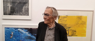 91-årige konstnären ställer ut grafik i Passagen
