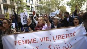 Tusentals i Paris protesterade mot Irans regim