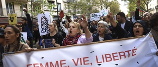 Tusentals i Paris protesterade mot Irans regim