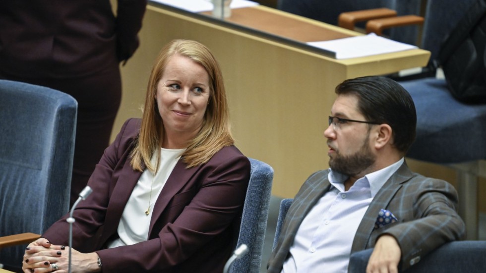 Annie Lööf och Jimmie Åkesson hamnade bredvid varandra i den nyvalda riksdagen. Vilket de upptäckte då riksdagen samlades till upprop på måndagen. 