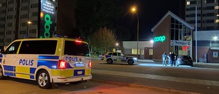 Larm om skottlossning i Årby – stor polisinsats i området: "Många har ringt"