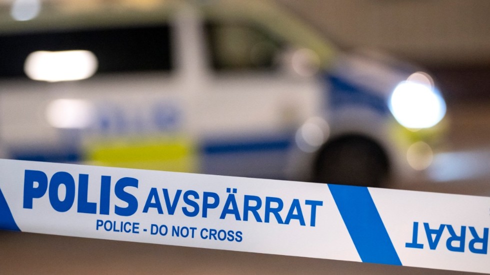 Ett paket med okänt innehåll ledde till avspärrningar och evakuering i Märsta på måndagsmorgonen.