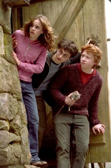 Emma Watson som Hermione Granger,  Daniel Radcliffe som Harry Potter och Rupert Grint som Ron Weasley. Tredje filmen om den unge trollkarlen och hans kamrater är den svagaste, anser recensenten.