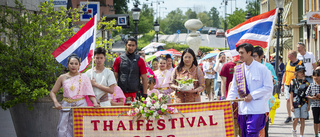 Folkfest under thailändsk festival: "Jag är så stolt"