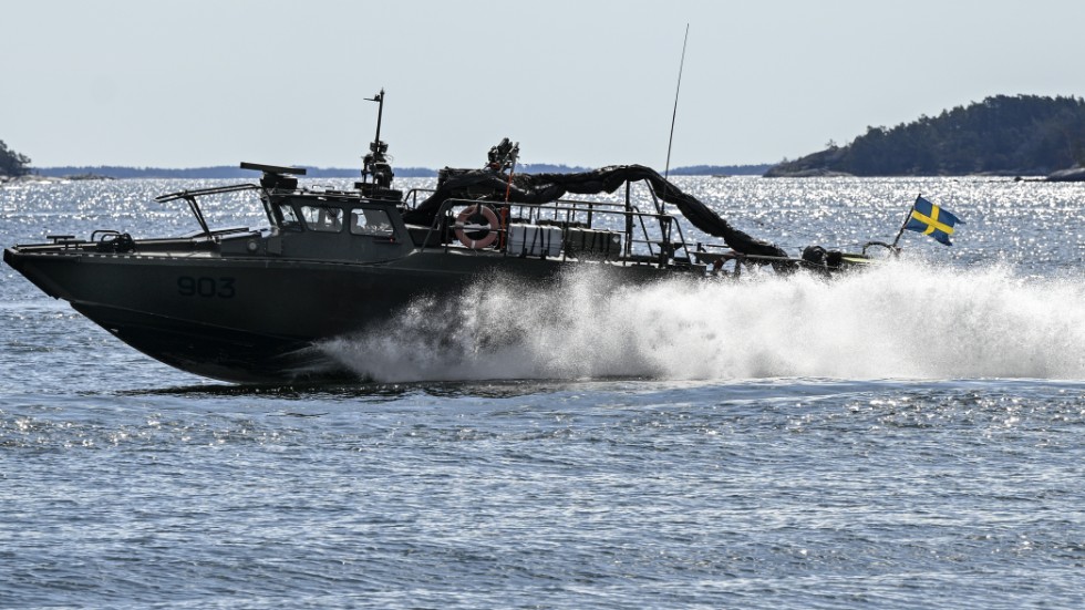 En svensk stridsbåt 90 under en övning i april i år.