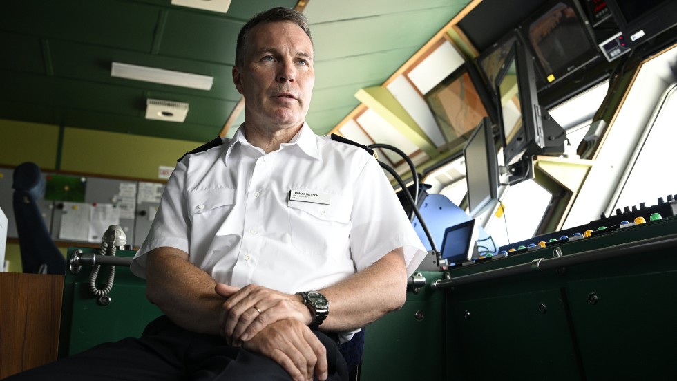 Thomas Nilsson, chef för den militära underrättelsetjänsten Must, fotograferad ombord på ubåtsräddningsfartyget HMS Belos i Visby hamn.