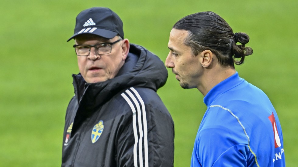 Förbundskapten Janne Andersson och Zlatan Ibrahimovic under träning på Friends arena inför EM-kvalet mot Belgien i mars. Arkivbild.