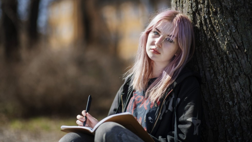 Tuva Larsson, 16 år, i Uppsala har nu fått ett samtalsstöd inom bup, och hoppas få mer hjälp och stöd framöver mot psykisk ohälsa.