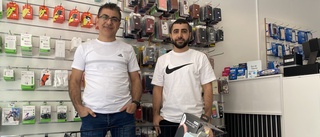 Nesim och Ethem säljer begagnad elektronik i ny butik