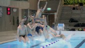 Stora hoppet och doppet i nya simhallen: "Coolt ha i Linköping"