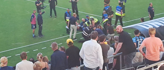Skandalscenerna – här brottas IFK-fans ner av vakter på Tele2