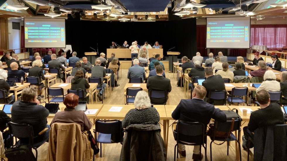 Det här är Katrineholms demokratiskt beslutande församling. Den ska inte behandlas som en transportsträcka.