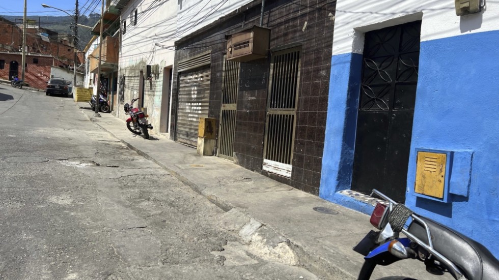 En svart fasad i centrum för mysteriet med Venezuelas försvunna oljepengar. Huset i mitten av bilden har angetts som högkvarter för det skugglika företaget Walker International.