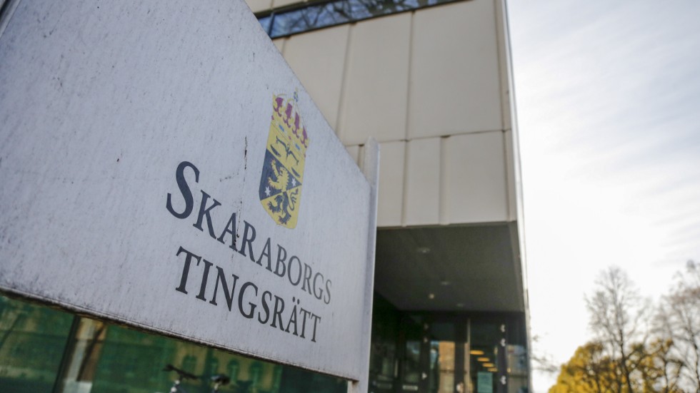 Nio gängmedlemmar åtalas vid Skaraborgs tingsrätt för bland annat grovt narkotikabrott, brott mot vapenlagen och dopningsbrott. Arkivbild.