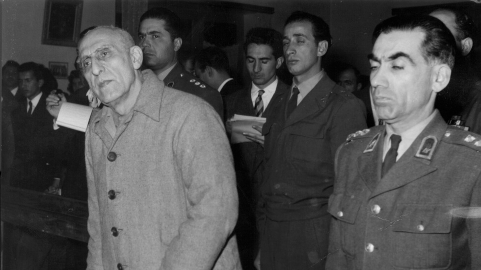 Irans tidigare premiärminister Mohammad Mossadeq (bilden) avsattes i kuppen 1953 och efterträddes av Mohammad Reza Pahlavi. Arkivbild.