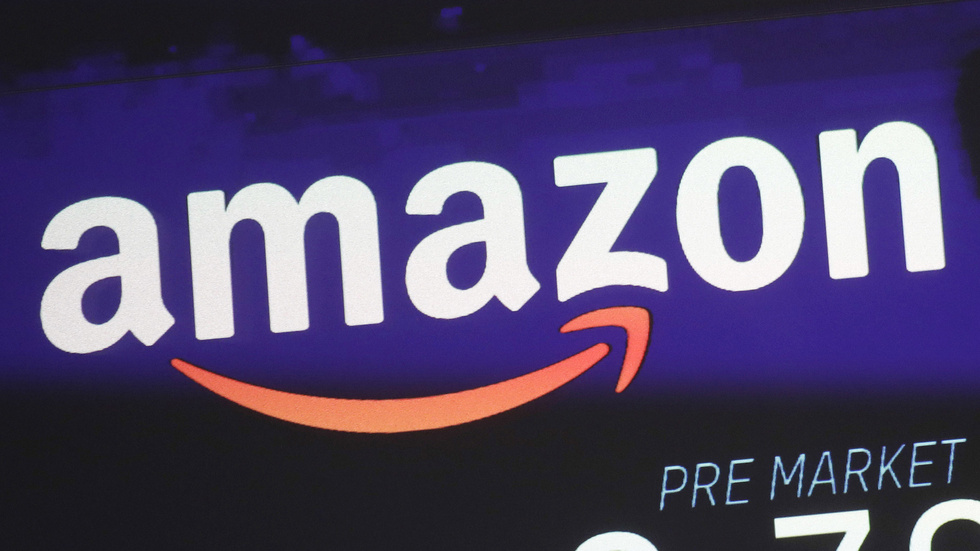E-handelsimperiet Amazon presenterar rapport. Arkivbild