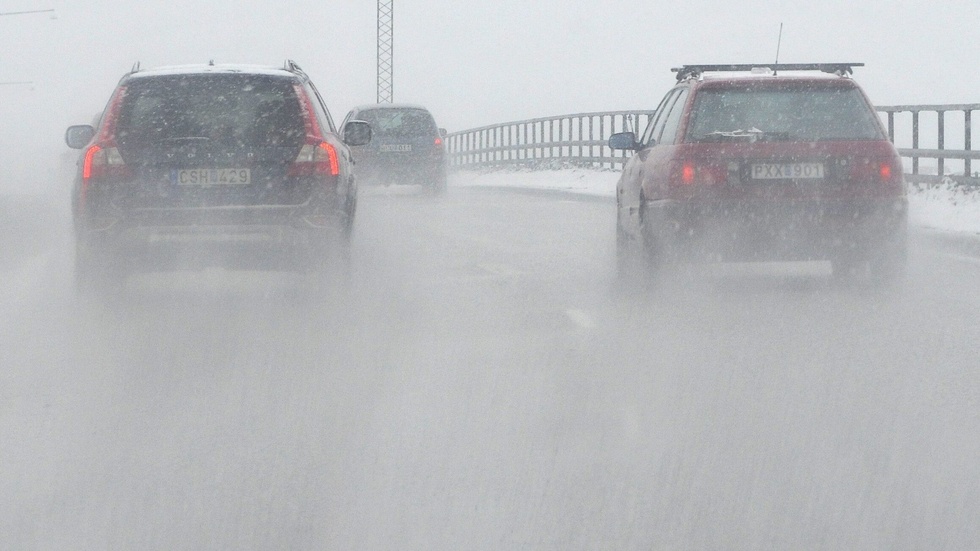 SMHI varnar för snöfall och trafikstörningar. Arkivbild.