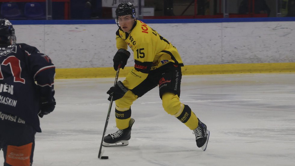 Vimmerby Hockeys Oskar Lindgren lånas ut för tredje gången den här säsongen. 