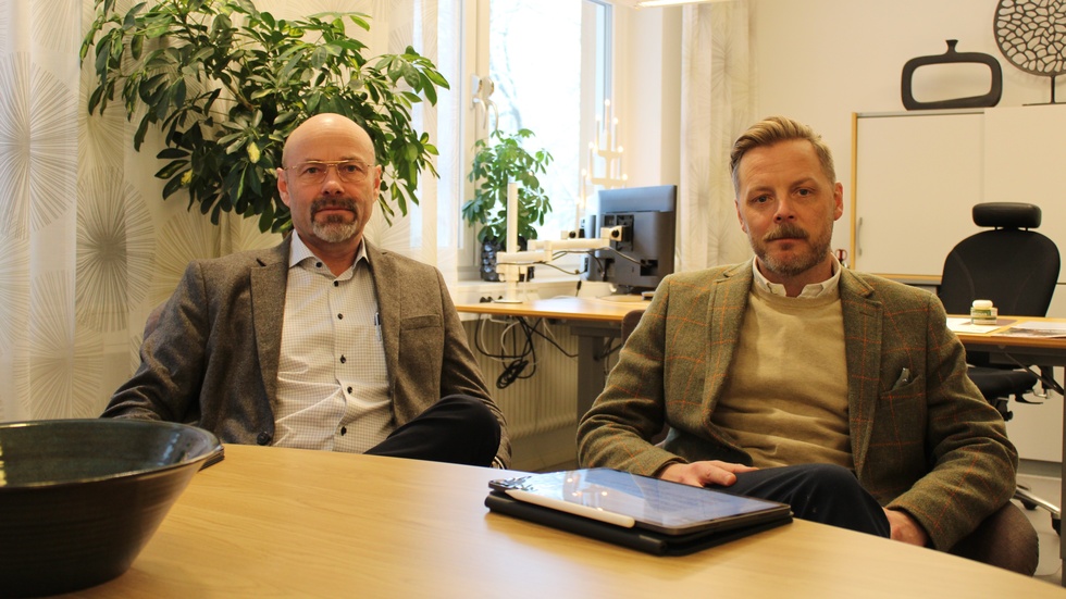 Claes Roos, ordförande Sparbanksstiftelsen Vimmerby, och Axel Tunek, VD Vimmerby Sparbank, presenterade under tisdagen sitt nya, gemensamma initiativ.
