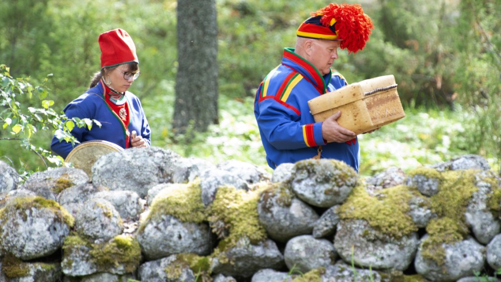 På senare år har flera samiska kvarlevor återlämnats till gravarna som de hämtats ifrån. Nu vill staten gå till botten med ytterligare oförrätter. Arkivbild från Lycksele år 2019.
