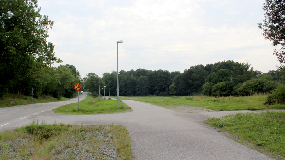 Insändarskribeten vill att kommunen ska bygga gång- och cykelbana ända ut till Stuverum norr om Piperskärr. Bilden är tagen på cykelbanan som finns i dag mellan Västerviks centrum och Piperskärr.