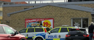 Poliser träffade på efterlyst man vid köpcentrum