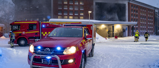 Brand i parkeringsgarage i Luleå– rökdykare på plats