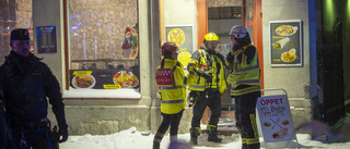 Brand i pizzeria på Öster – en till sjukhus