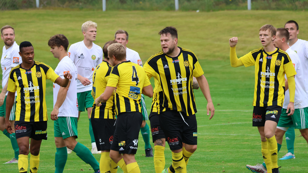 Rasmus Bexell gjorde 14 mål för Gullringen den gångna säsongen. Nu är det klart att han stannar i klubben.