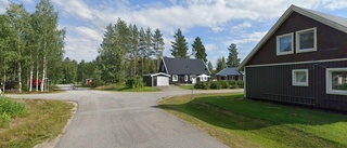 Huset på Skogsvägen 3 i Risögrund har bytt ägare två gånger sedan 2021