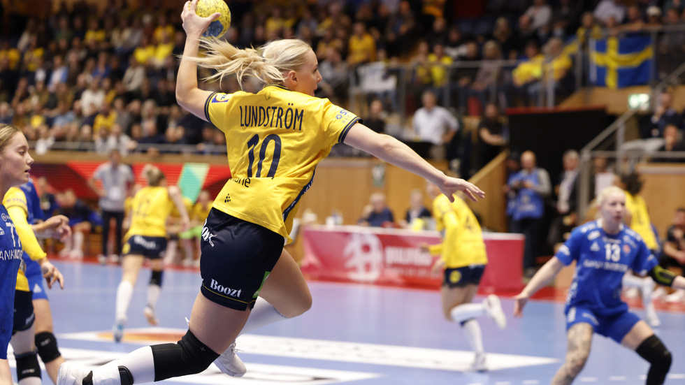Mathilda Lundström riskerar att missa Sveriges VM-premiär i handboll mot Kina i Scandinavium på fredag. Arkivbild.