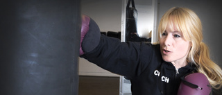 Har svart bälte i kickboxning – slog sig fri från våldet hemma