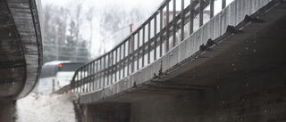 Här vittrar bron över Nyköpingsån sönder – bit för bit