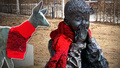 Därför hänger röda halsdukar på statyer i Skellefteå: "Är orolig"