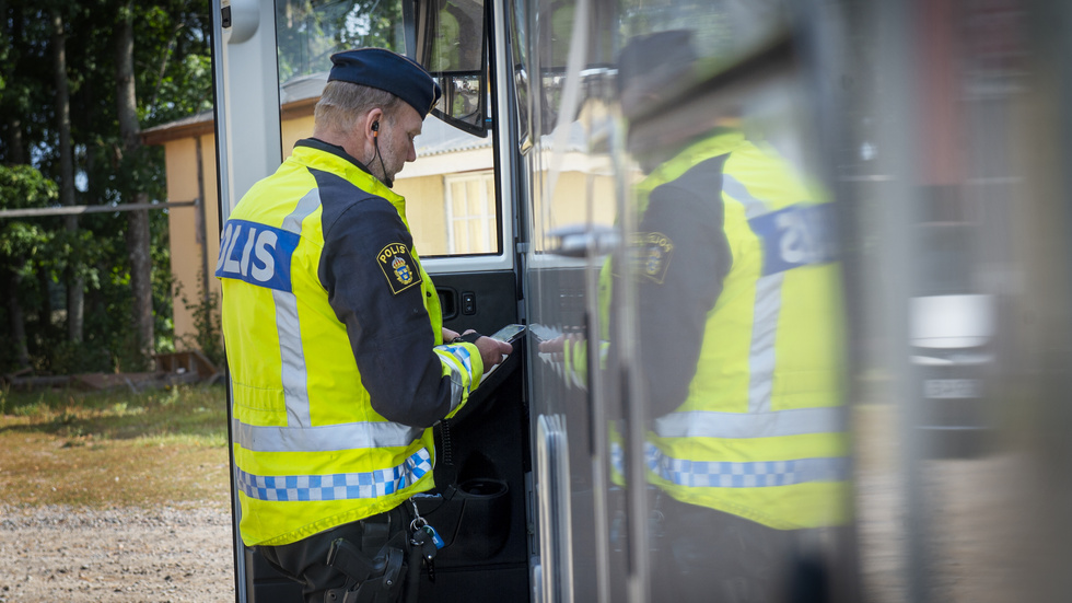 Det finns få platser där stressade bilister, strikta hastighetsgränser och mycket folk i rörelse sammanträffar som vid skolor. 