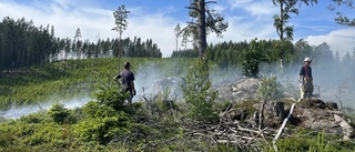 Skogsbrand utanför Frödinge – "Har slagit ner lågorna"